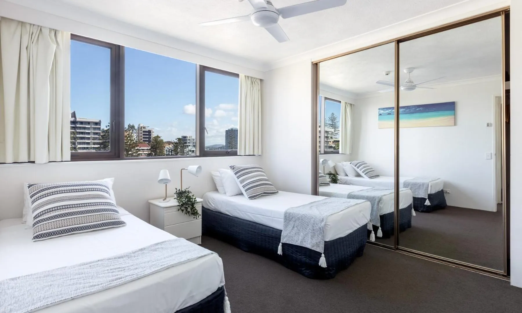 アパートホテル Columbia Beachfront Apartments On Rainbow Bay ゴールドコースト