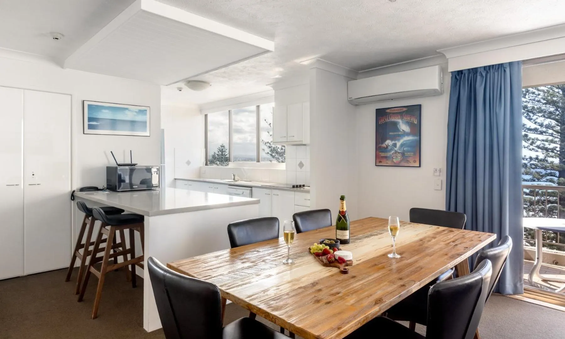 **** Aparthotel Columbia Beachfront Apartments On Rainbow Bay Gold Coast Austrálie