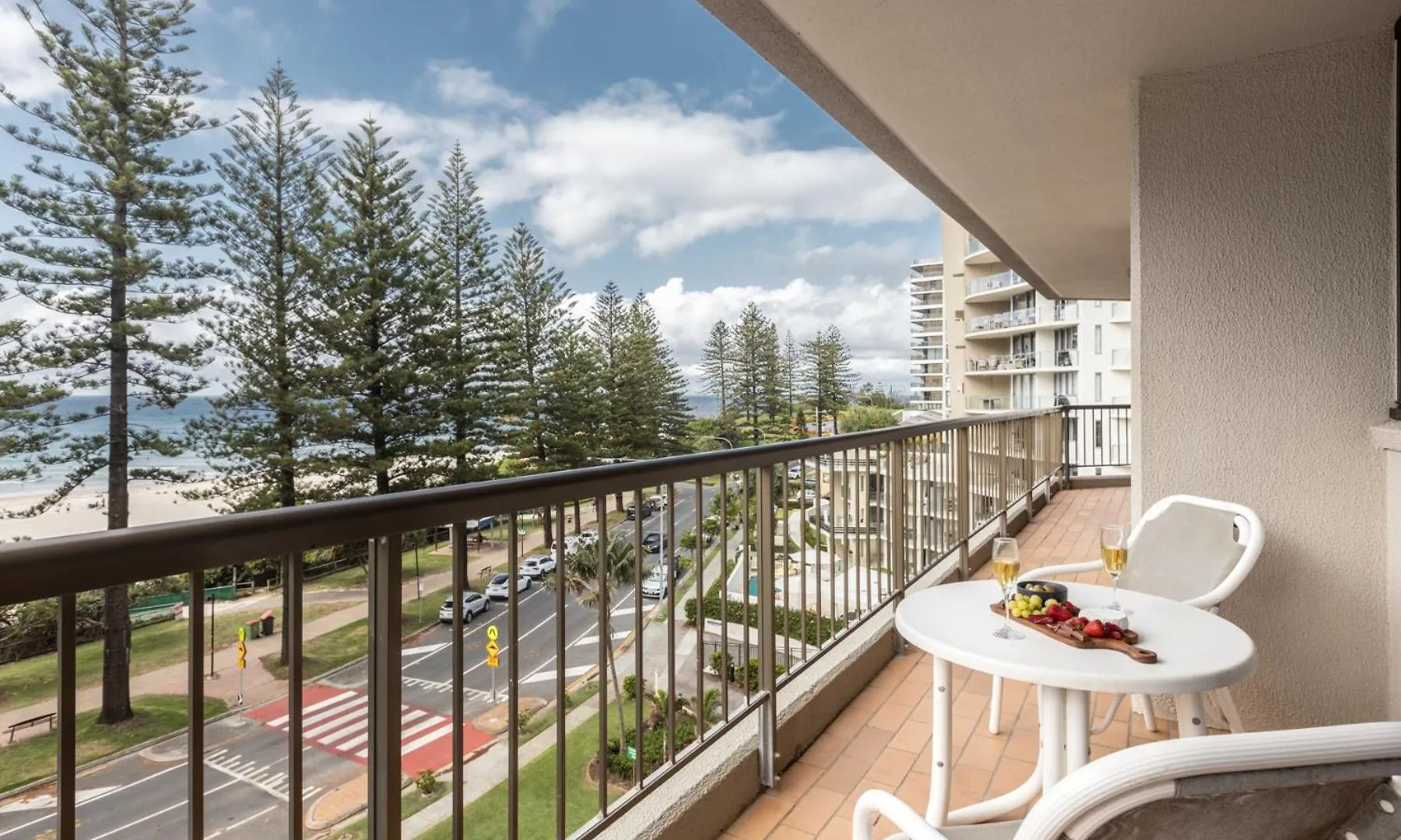 Appart hôtel Columbia Beachfront Apartments On Rainbow Bay Gold Coast