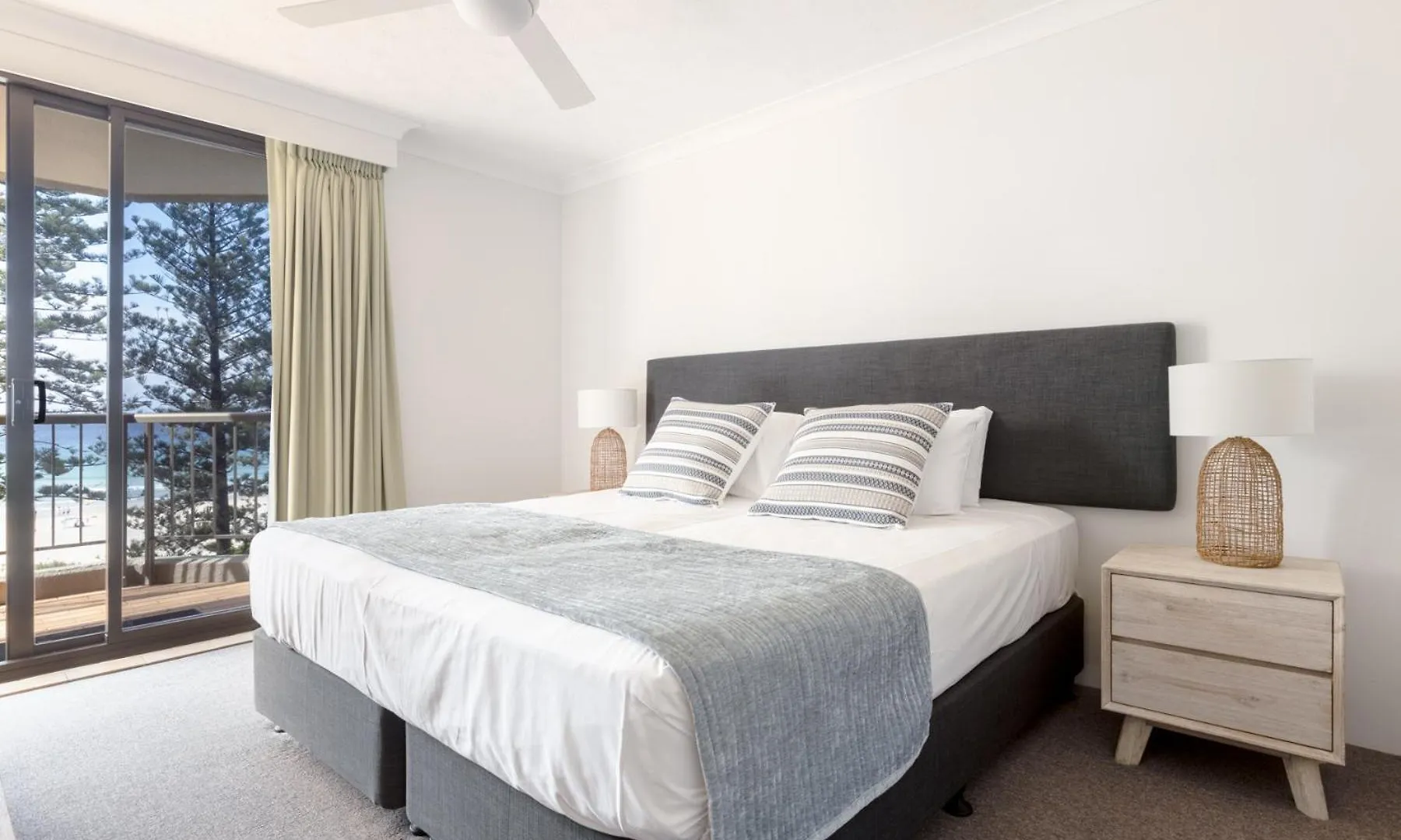 Lejlighedshotel Columbia Beachfront Apartments On Rainbow Bay Gold Coast