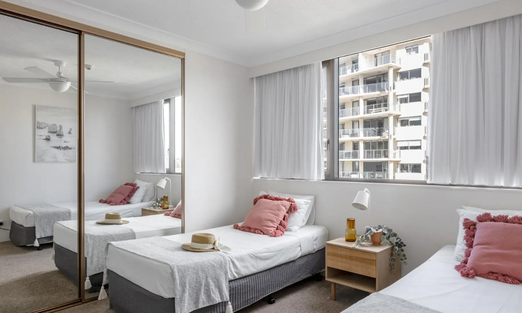 Aparthotel Columbia Beachfront Apartments On Rainbow Bay Gold Coast