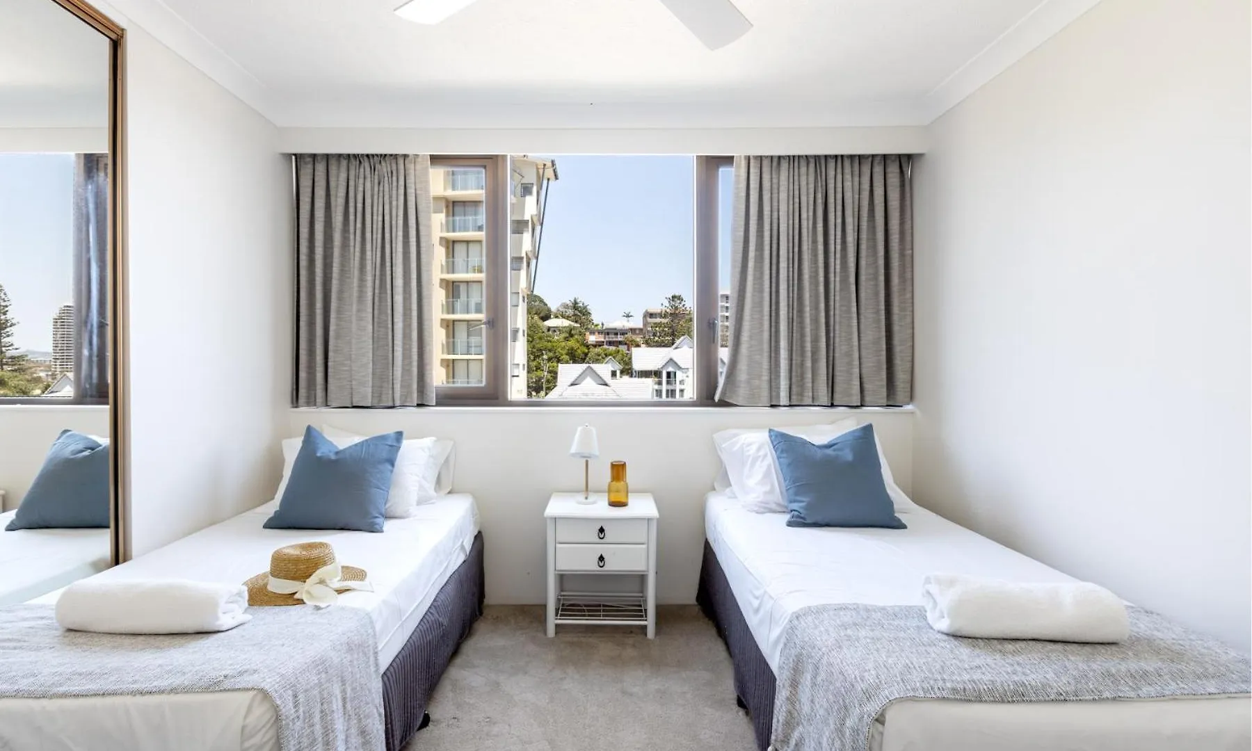 Columbia Beachfront Apartments On Rainbow Bay ゴールドコースト アパートホテル